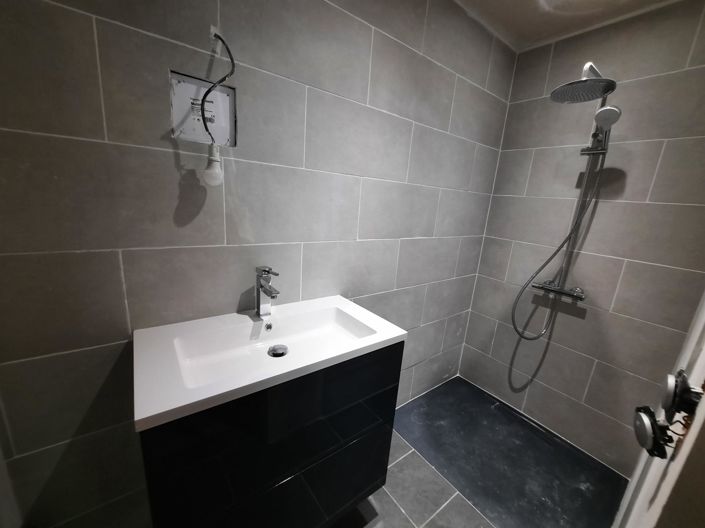 Image No.8-5 Bed House for sale