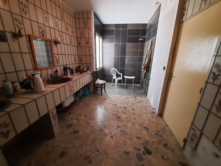 Image No.9-5 Bed House for sale