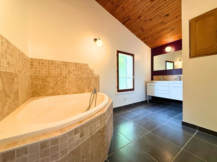 Image No.9-9 Bed House for sale