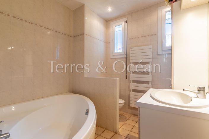 Image No.9-5 Bed House for sale