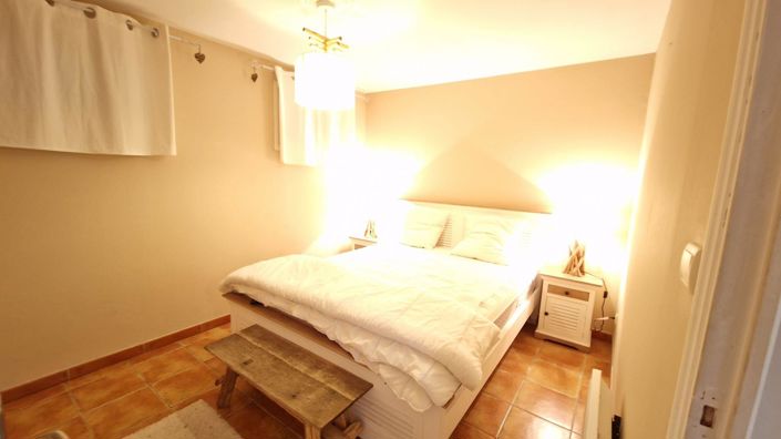 Image No.21-6 Bed House for sale