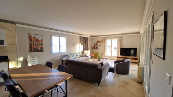 Image No.5-6 Bed House for sale