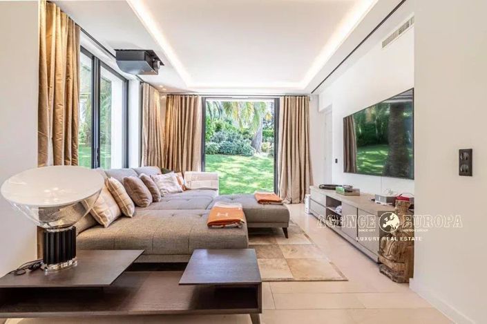 Image No.10-6 Bed House for sale