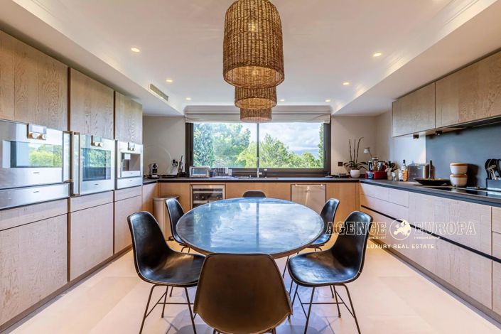 Image No.11-6 Bed House for sale