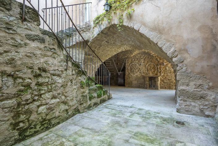 Image No.16-3 Bed House for sale