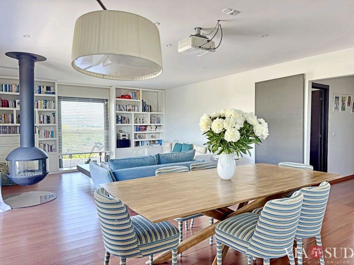 Image No.10-3 Bed Property for sale