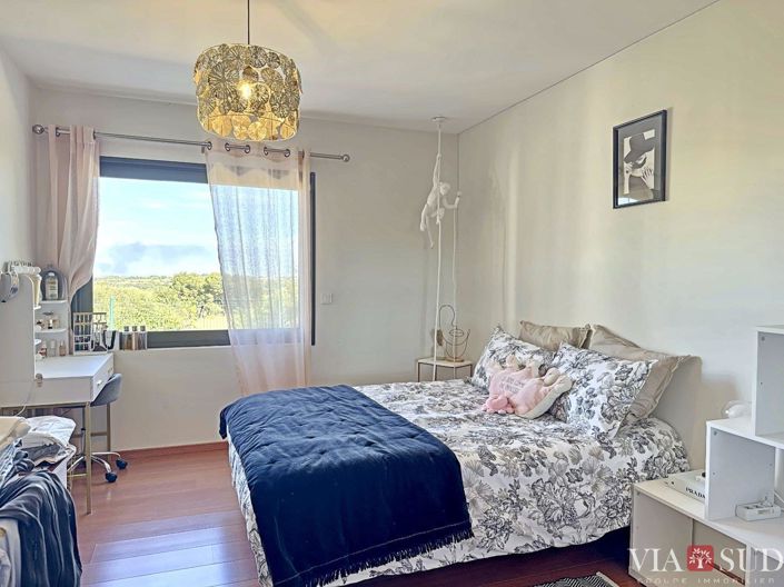 Image No.12-3 Bed Property for sale