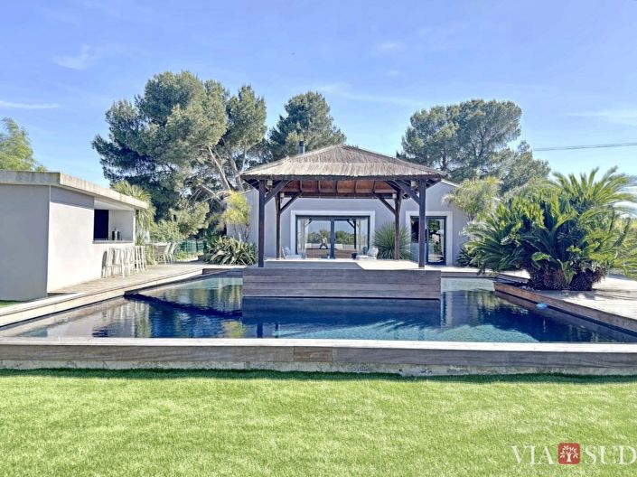 Image No.17-3 Bed Property for sale