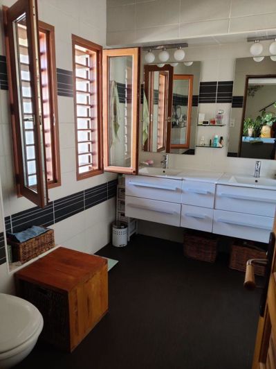 Image No.12-2 Bed House for sale