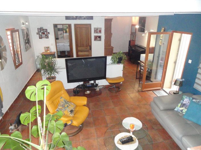 Image No.8-2 Bed House for sale