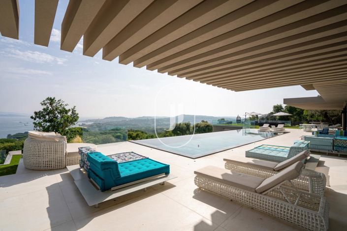 Image No.1-6 Bed House for sale