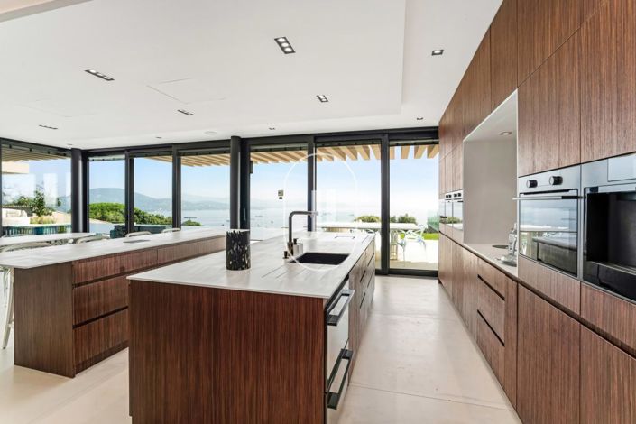 Image No.7-6 Bed House for sale