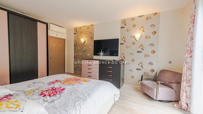 Image No.10-4 Bed Property for sale