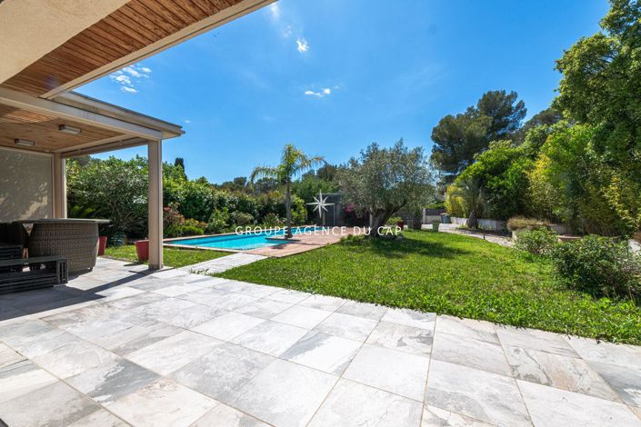 Image No.12-4 Bed Property for sale