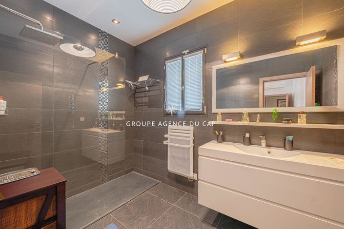 Image No.15-4 Bed Property for sale