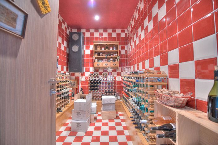 Image No.16-4 Bed Property for sale