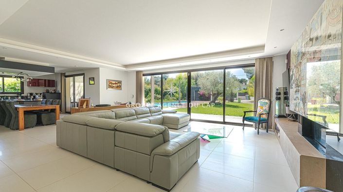 Image No.3-4 Bed Property for sale