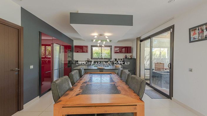 Image No.7-4 Bed Property for sale