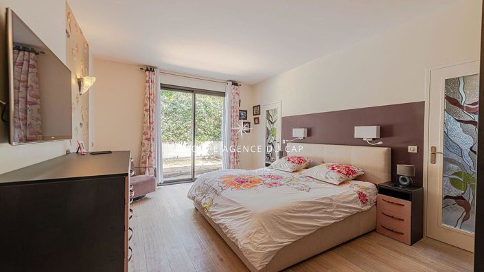 Image No.9-4 Bed Property for sale