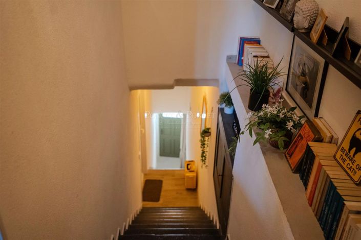 Image No.9-5 Bed House for sale