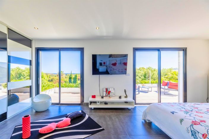 Image No.10-4 Bed House for sale