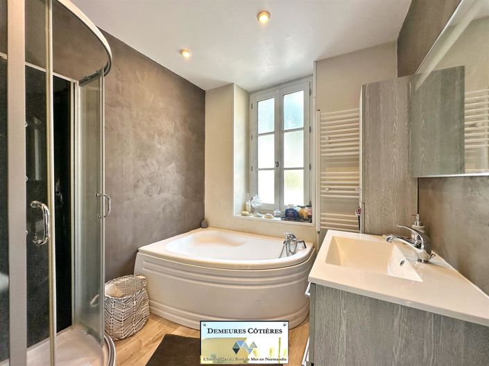 Image No.30-7 Bed House for sale