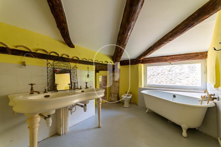 Image No.10-6 Bed House for sale