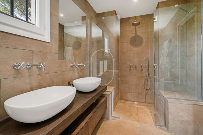 Image No.11-4 Bed House for sale