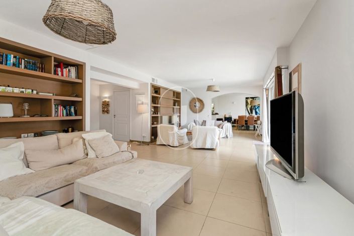 Image No.3-4 Bed House for sale