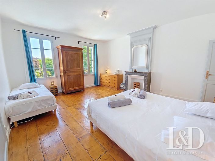 Image No.10-8 Bed House for sale