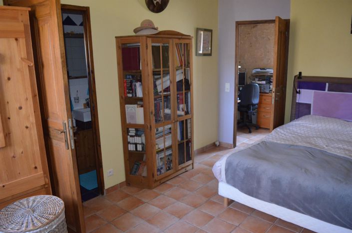 Image No.22-5 Bed House for sale