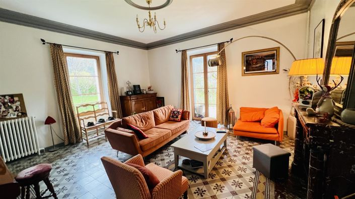 Image No.6-5 Bed House for sale