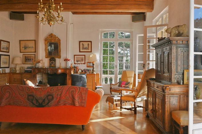 Image No.8-6 Bed House for sale