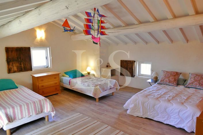 Image No.10-3 Bed House for sale