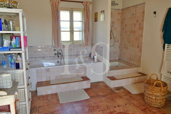 Image No.8-3 Bed House for sale