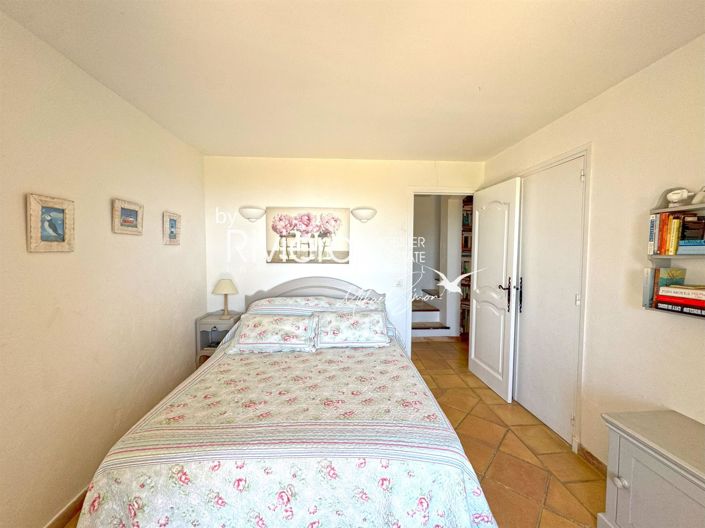 Image No.22-5 Bed House for sale