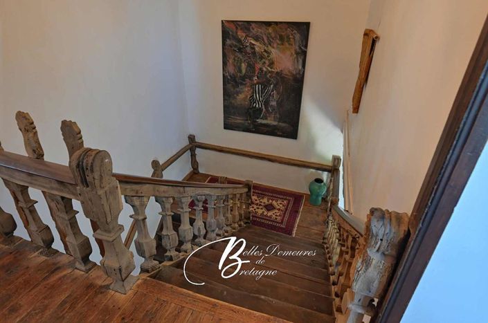 Image No.10-6 Bed Property for sale