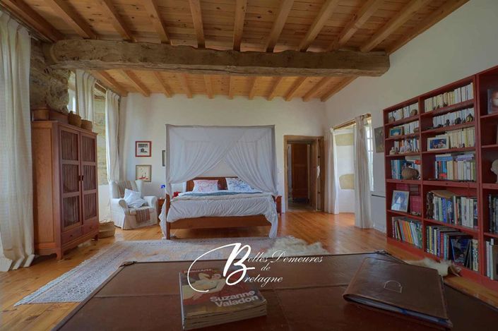 Image No.11-6 Bed Property for sale