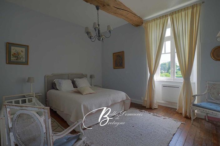 Image No.16-6 Bed Property for sale