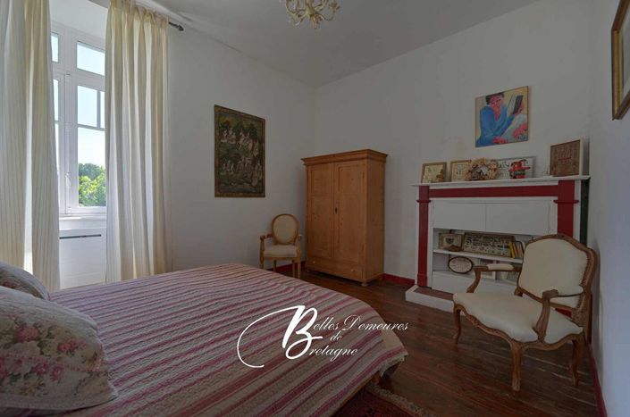 Image No.17-6 Bed Property for sale