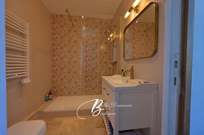 Image No.18-6 Bed Property for sale