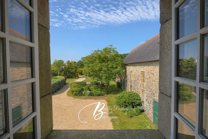 Image No.19-6 Bed Property for sale