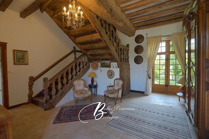 Image No.5-6 Bed Property for sale