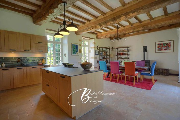 Image No.6-6 Bed Property for sale