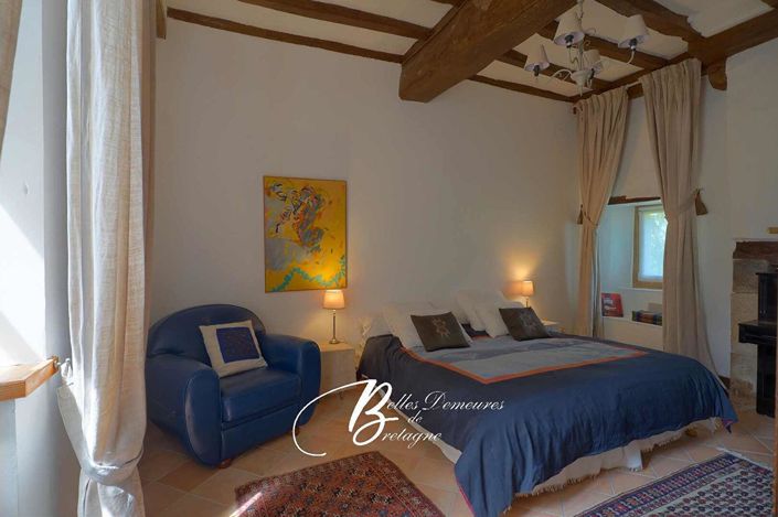 Image No.9-6 Bed Property for sale