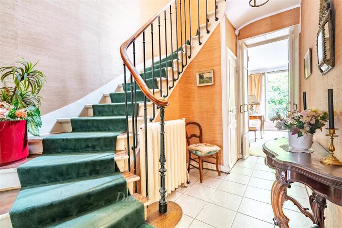 Image No.11-5 Bed House for sale