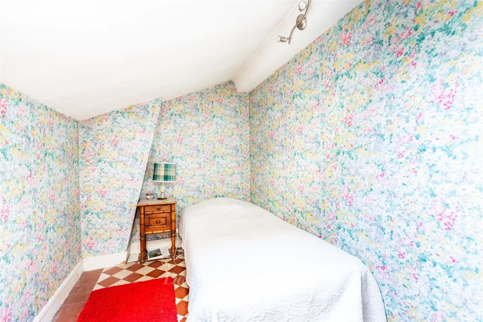 Image No.18-5 Bed House for sale