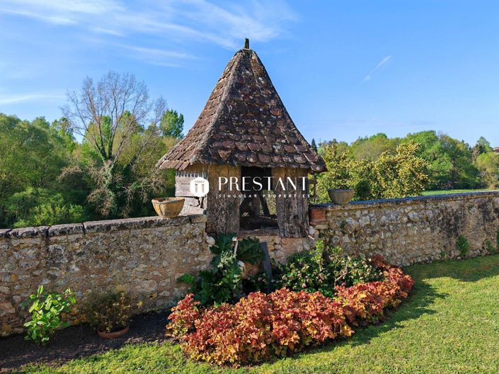 Image No.10-4 Bed Property for sale