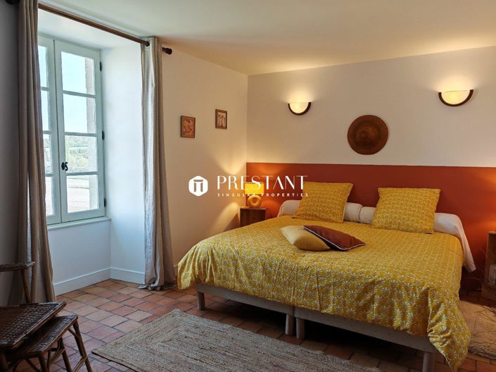 Image No.17-4 Bed Property for sale