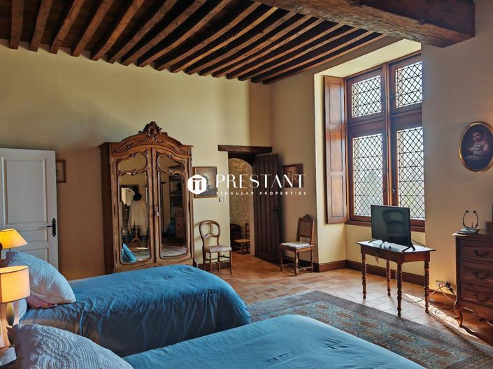 Image No.18-4 Bed Property for sale